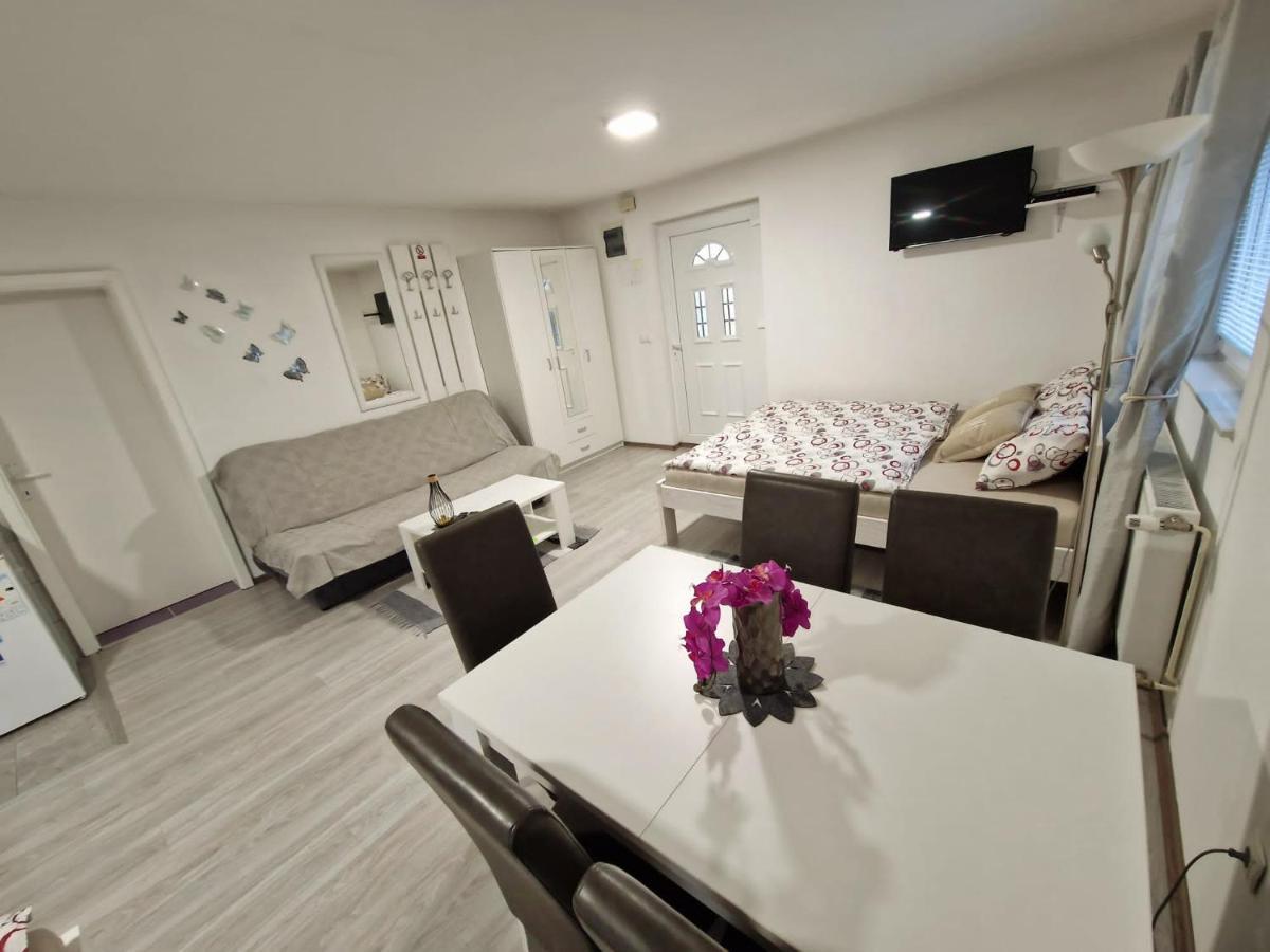 Guesthouse Ella スルニュ エクステリア 写真