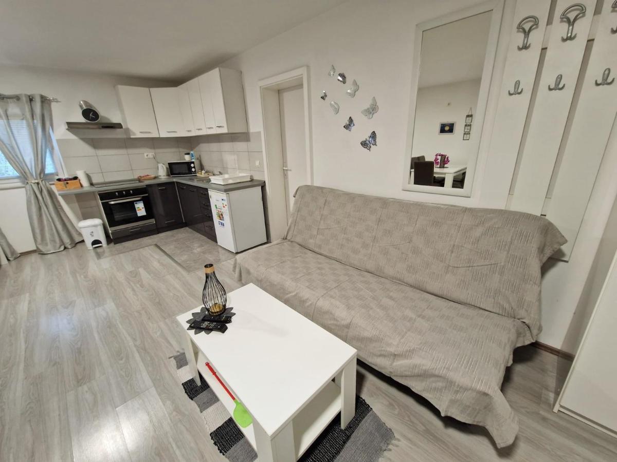Guesthouse Ella スルニュ エクステリア 写真